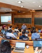 Galería de fotos: 2025 MBA | Caso GeneXus con Nicolás Jodal