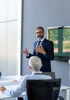 SENIOR EXECUTIVE PROGRAM<br>Cuando la experiencia te impulsa a reinventarte